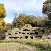 鎌倉周辺の最大級のやぐら群が秋の限定公開中です