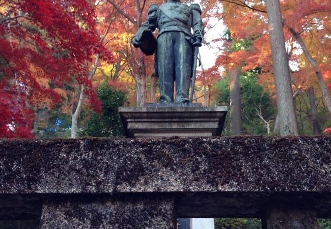 東郷平八郎が祀られている神社で紅葉が素晴らしいので有名です