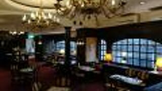 オーストリア国家公認コンディトア・マイスター（菓子職人の親方）が作るザッハートルテ＆ヴィナーメランジュ