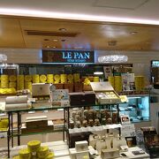 有名なパン屋さんの伊丹空港店