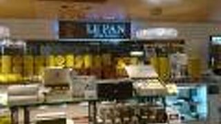 有名なパン屋さんの伊丹空港店