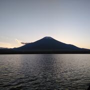 富士山に近い湖