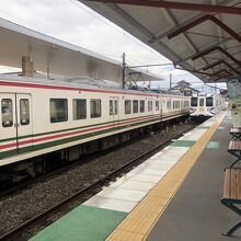 電車の側面はいろんなペイントがありました。