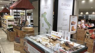 イタリアのお菓子や食材を買える