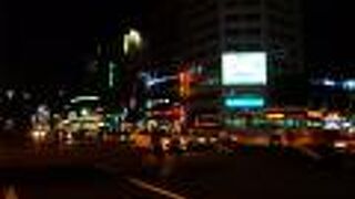 台北駅前の大通り