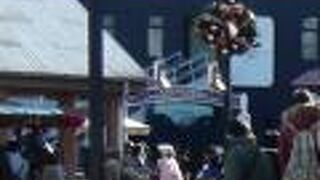 面白いトークをきくことのできるアトラクション