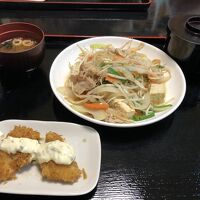 食事のメニューはカレーか豆腐チャンプルーなど限定的