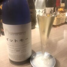 シャンパングラスで飲む日本酒