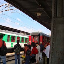 ブカレストノルド駅のプラットホーム