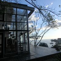 Izu Cliff House 国立公園内の秘境にある絶景 モダニズム建築 写真