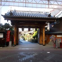 山門の様子です。