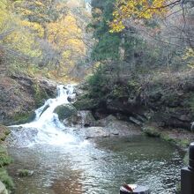 橋の上流には小ぶりの第2の滝