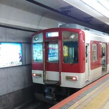 近鉄名古屋駅発の電車。