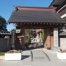 山門の様子です。