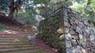 立派な構造の石垣と、眺望がすばらしい。