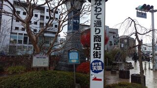 四柱神社前の通りです