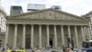 英雄サン・マルティン将軍が眠る聖堂