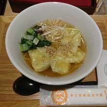 プリプリ海老わんたん麺
