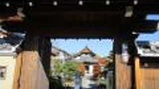 庭園と刀傷跡が見所です