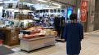 ハイカラ通り商店街にある土産物屋さん