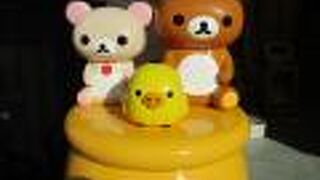 リラックマのハニースイーツやドリンクが買えるスタンド