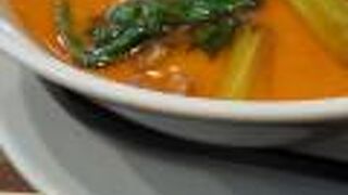 具材を自らチョイスする春雨担々