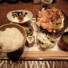 鶏の唐揚げ定食