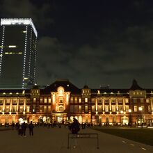 東京駅のライトアップされた風景