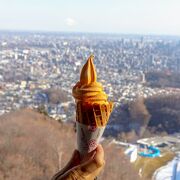札幌を見下ろしながら絶品の夕張メロンソフトクリーム！