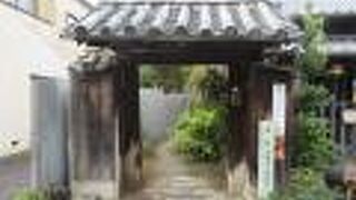 荒れた一画です