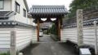 東塔跡が残っています