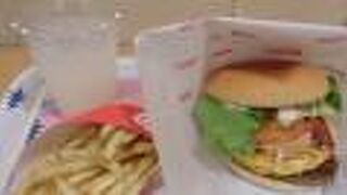 お値段相応の大きさの佐世保バーガー