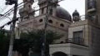 街並みに溶け込むモスク