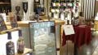 落ち着かない店内