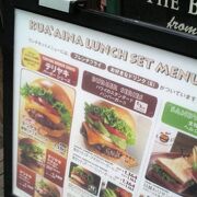 ボリューム満点のハワイ風ハンバーガーがお値段以上に絶品