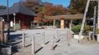 昭島駅の西南のエリアにあります。