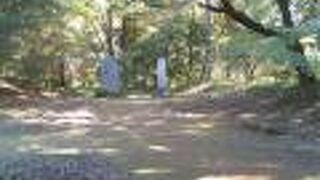 多摩川の南側にあります。