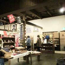 小物雑貨が綺麗に並べられています