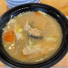 さけがたっぷり入ったあら汁