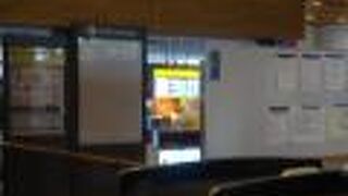 駅構内のお土産物屋さん。