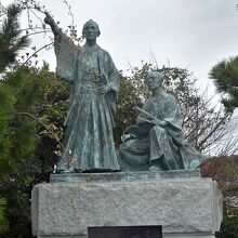 近くには『踏海の朝』があります。