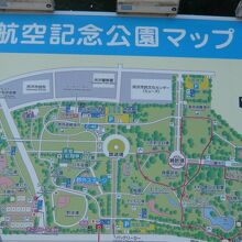 所沢航空記念公園は、扇を広げた形をしています。東西に長いです
