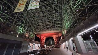 金沢駅前の大屋根