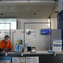 所沢航空発祥記念館の有料展示ブースの入口です。受付が厳しい。