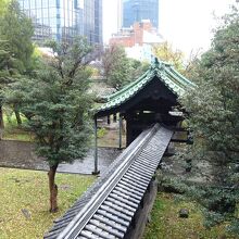 入徳門が見えます