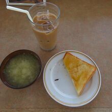 トースト＋カフェラテ＋シジミ汁