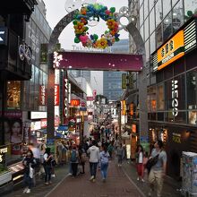 いつも多くの人でにぎわっていました。