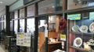 電車を見ながら食べられます