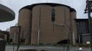 ユニークな建物