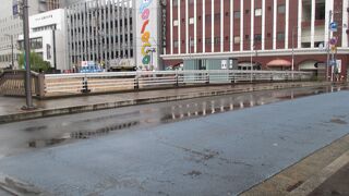 この橋も、人の通行の方が中心？